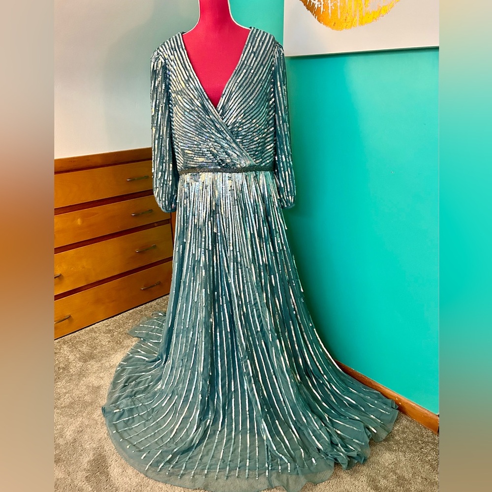 MOTHER OF THE BRIDE MAC DUGGAL GOWN 🩵